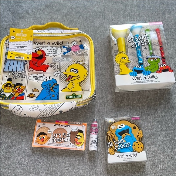 Sesame Street Makeup Bundle - Picture 1 of 5